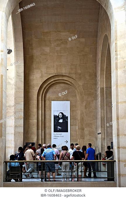 Visitors, tourists in front of the direction sign to the Mona Lisa hall in the Musée du Louvre museum, Paris, Ile de France region, France, Europe