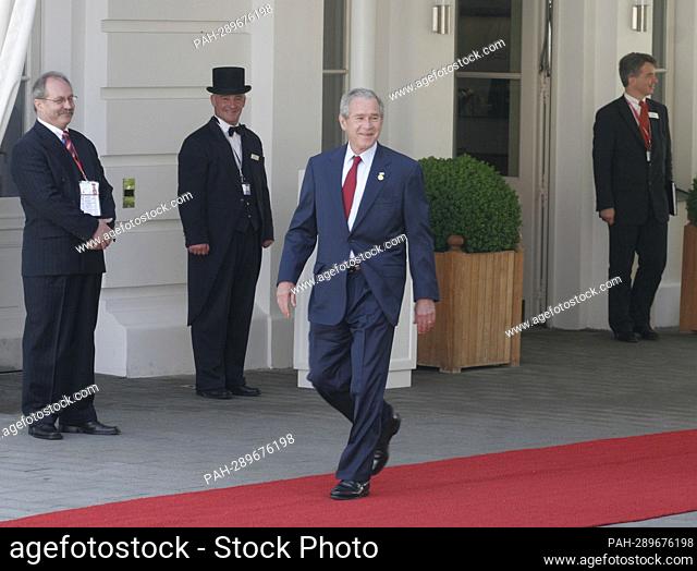 ARCHIVE PHOTO: 15 years ago, on June 8, 2007, the G8 summit began in Heiligendamm, US President George W. BUSH walks over the red carpet, whole figure