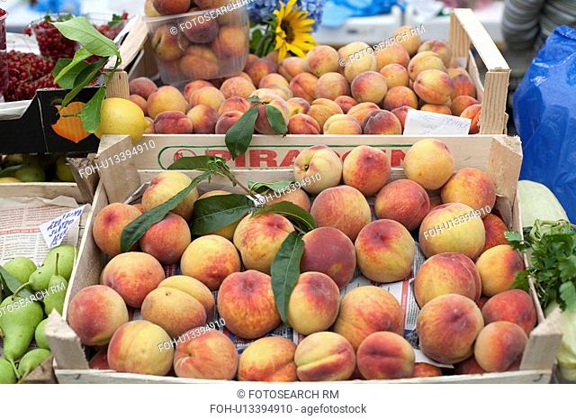 naturally grown fruits sold market peaches in