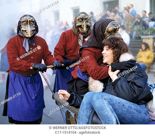 Swabian-Alemannic Fastnacht, masks carnival, witches from Friedrichshafen, Lake Constance, captivate a young girl, carnival procession in Tettnang