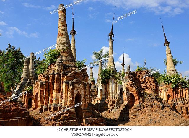 Myanmar, Shan State, Inle Lake, Indein (Inthein) village, Ruined stupas