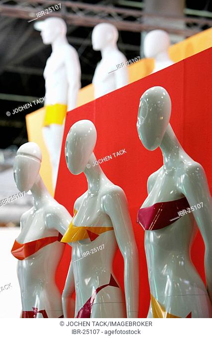 DEU, Germany, Duesseldorf. : Artificial Mannequin, presentation , new models at the Euroshop, tradeshow for shopfitting, store equipment, visual merchandising