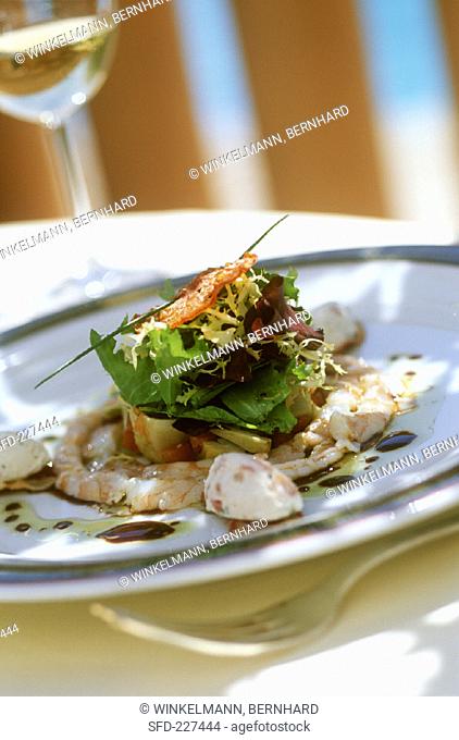 Mixed salad leaves on scampi halves with fish dumplings