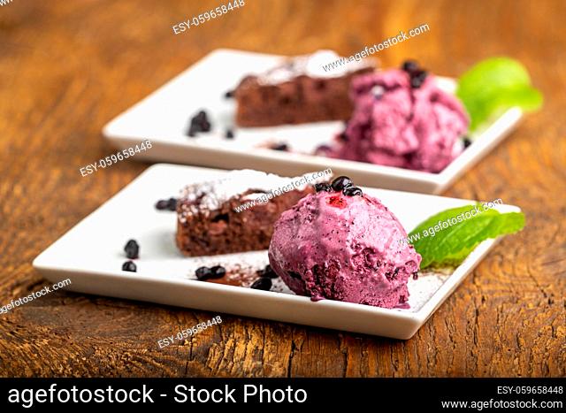 blueberry ice cream and chocolate cake