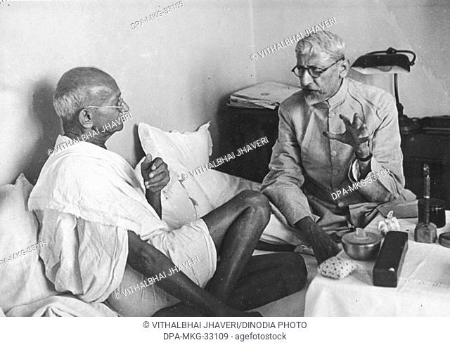 Mahatma Gandhi discussing proposals of the British viceroy with co-worker Abul Kalam Maulana Azad at Mumbai, June 1945 - MODEL RELEASE NOT AVAILABLE
