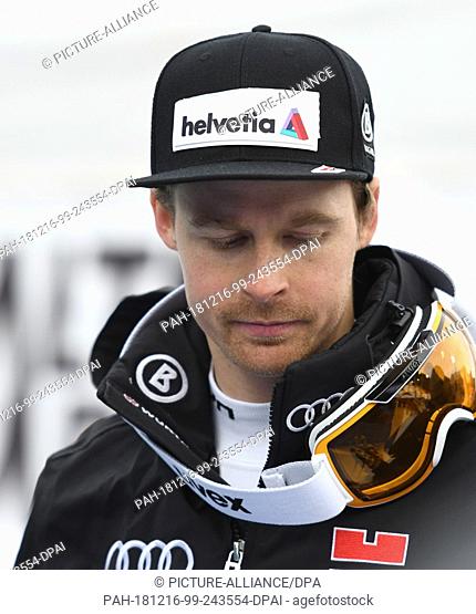 16 December 2018, Italy, Alta Badia: Alpine skiing: World Cup, giant slalom, men, 1st round: Stefan Luitz from Germany looks down at the giant slalom of Alta...