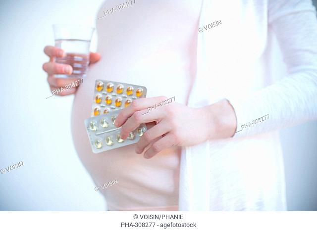 Pregnant woman taking gelatine capsules