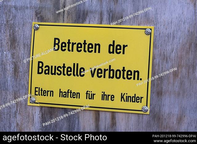 16 December 2020, Saxony-Anhalt, Magdeburg: A sign warns against entering the construction site. For two years now, the Magdeburg police station has been...