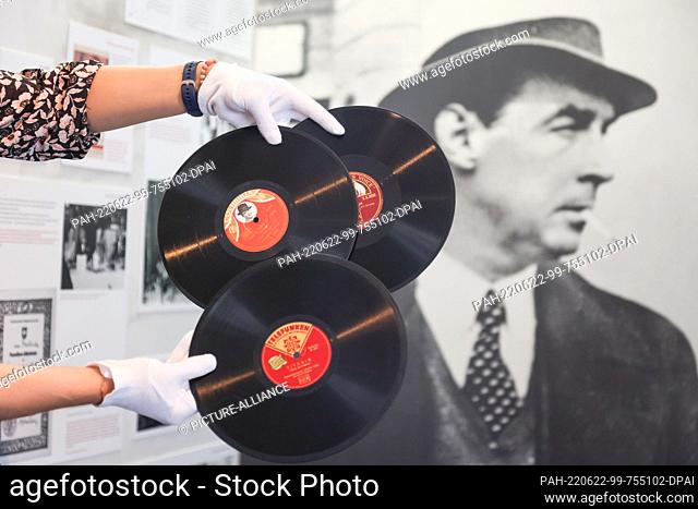 22 June 2022, Lower Saxony, Osnabrück: Records by the writer Erich Maria Remarque are on display in an exhibition at the Erich Maria Remarque Peace Center