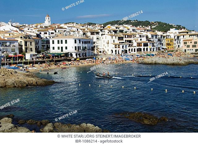 Beach with fishing boats, rocks and many holiday-makers at Calella de Palafrugell, northern Costa Brava, Gerona, Spain, Europe