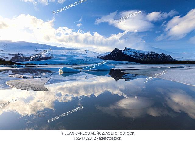 Fjallsjokull glacier lagoon, Southern Iceland, Iceland, Europe