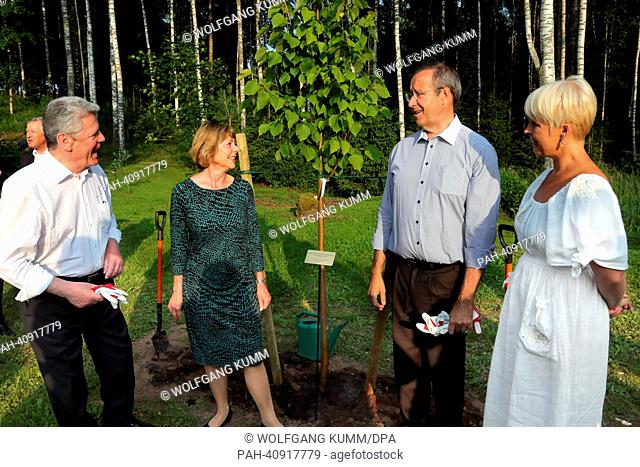 German President Joachim Gauck (L-R), his partner Daniela Schadt, Estonian President Toomas Hendrik Ilves and his wife Evelin talk after having planted a lime...