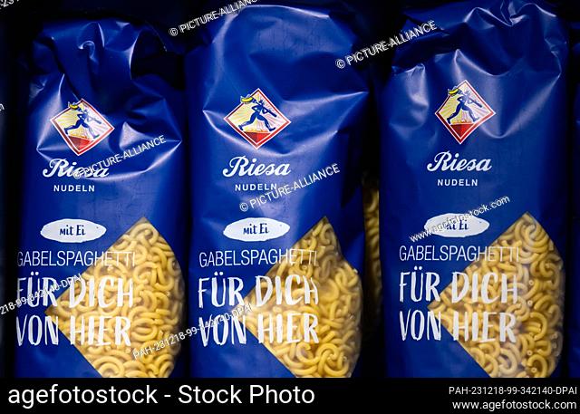 18 December 2023, Saxony, Riesa: Bags of forked spaghetti stand on the shelf in the factory outlet of Teigwaren GmbH. Photo: Robert Michael/dpa