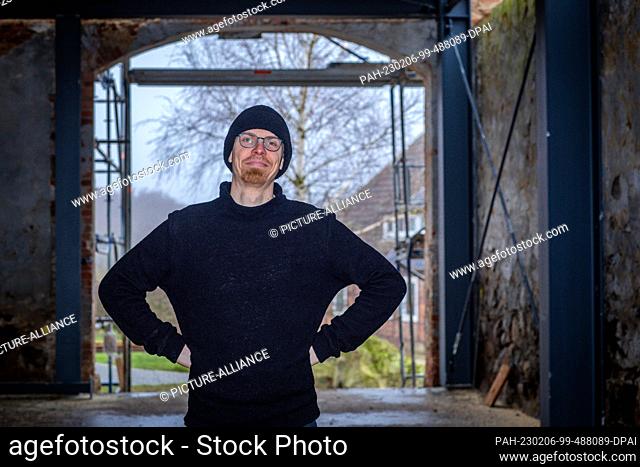PRODUCTION - 26 January 2023, Mecklenburg-Western Pomerania, Teplitz: Nordwolle founder Marco Scheel stands in the fieldstone barn