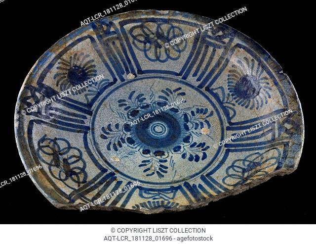 Majolica plate, blue on white, in the middle rosette, Chinese tape band in Wanli, plate dish tableware holder earth discovery ceramics pottery glaze, total