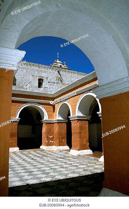 Arches in the cloisters, (Claustro de los Naranjos), Santa Catalina Convent