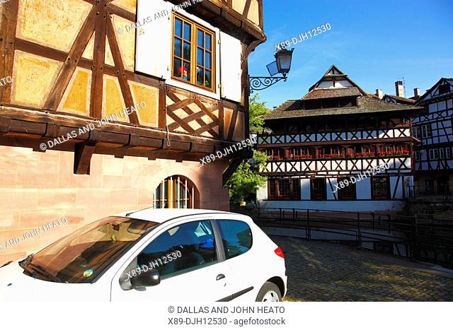 France, Alsace, Bas-Rhin, Strasbourg, La Petite France, Quai des Moulins, Restaurant Maison des Tanneurs