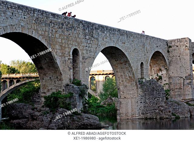 Medieval fortified bridge, river Fluvia, Besalu, Catalonia, Spain