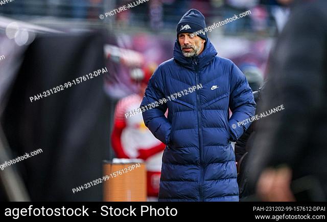 02 December 2023, Saxony, Leipzig: Soccer: Bundesliga, matchday 13, RB Leipzig - 1. FC Heidenheim at the Red Bull Arena. Leipzig coach Marco Rose comes to the...