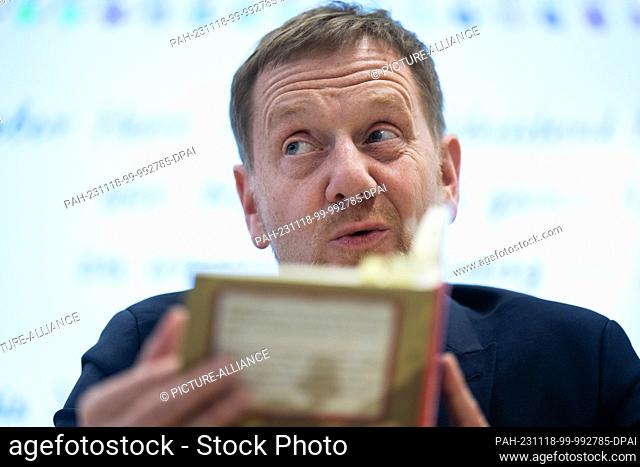 17 November 2023, Saxony, Stolpen: Michael Kretschmer (CDU), Minister President of Saxony, reads from the book ""Mein Freund Otto