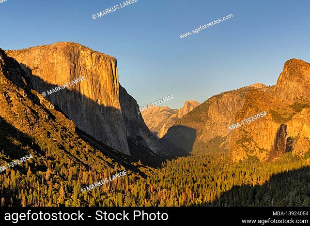 Tunnel View, Yosemite Valley with El Capitan, and Half Dome, Yosemite National Park, California, United States, USA