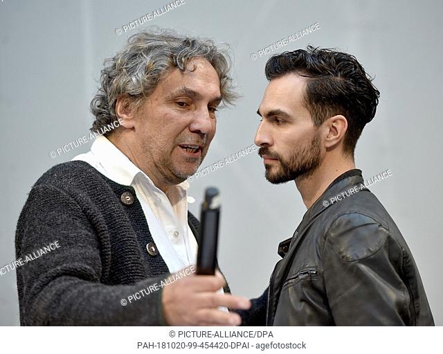 20 October 2018, Bavaria, Oberammergau: 20 October 2018, Germany, Oberammergau: The game director Christian Stueckl (L) speaks with his second game director...