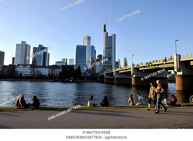 Germany, Hesse, Frankfurt am Main, riverbanks of Main river and skyline