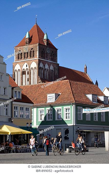 Marktplatz Square and St. Marien Church, Greifswald, Mecklenburg-Western Pomerania, Germany, Europe