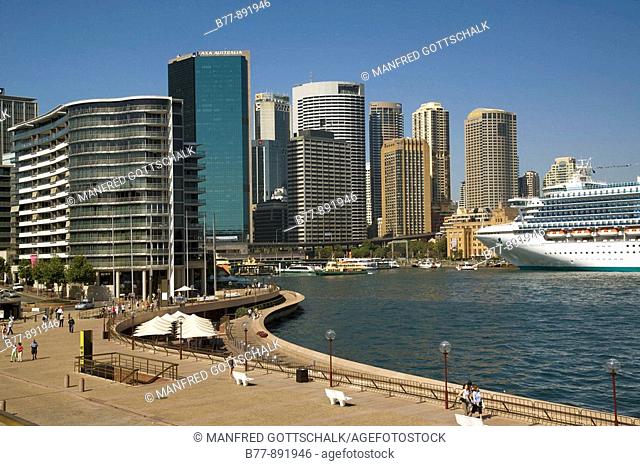 Australia, NSW, Sydney, Sydney Cove, view of Circular Quay from the Opera House Forecourt, Circular Quay East
