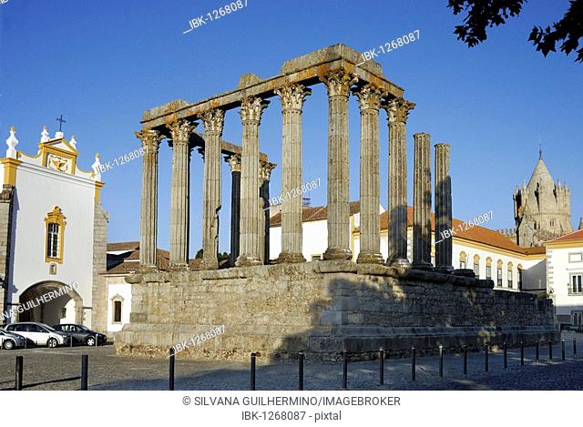 Roman Temple of Diana in Evora, UNESCO World Heritage Site, Alentejo, Portugal, Europe