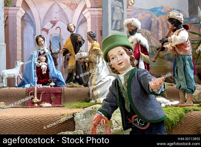 die Weihnachtskrippe (Barockkrippe) in der Stiftskirche in Laufen im Rupertwinkel, Berchtesgadener Land, die Figuren sind als Gliederpuppen voll beweglich...