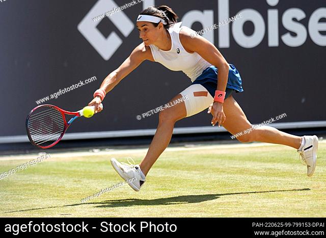 25 June 2022, Hessen, Bad Homburg: Tennis: WTA Tour, competition, final singles, women, Andreescu (Canada)- Garcia(France). Caroline Garcia in action