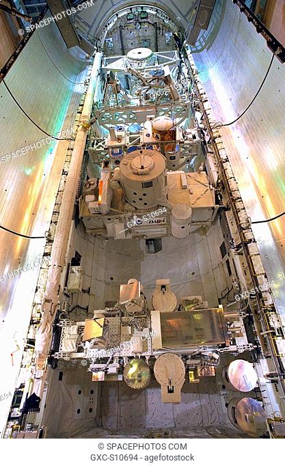 08/04/1997 -- The final tasks to prepare the Cryogenic Infrared Spectrometers and Telescopes for the Atmosphere-Shuttle Pallet Satellite-2 CRISTA-SPAS-2 payload...