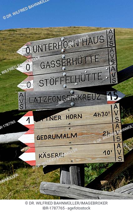 Hiking path, sign at Villanderer Alm, alp pasture, Sarntal Alps at Latzfonser Kreuz, near Feldthurns, Southern Tyrol, Italy, Europe