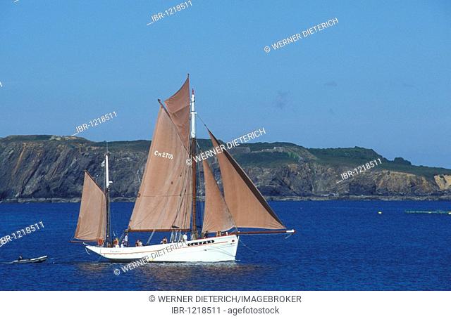 Sailing ship, vintage, two masters, sea, near Camaret sur Mer, Brittany, France, Europe