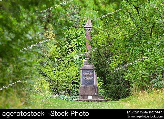 19 July 2023, Brandenburg, Eberswalde: A memorial stele in the Forest Botanical Garden commemorates the foresters who died in the war along a path