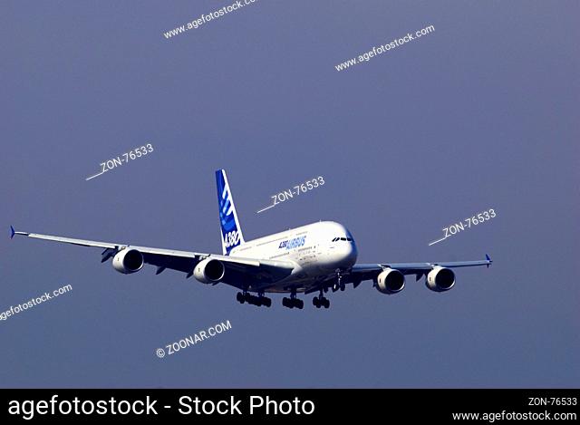 Airbus A380 im Anflug auf Franz-Josef-Strauß-Flughafen, München, Bayern, Deutschland | Airbus A380 to be approaching Franz-Josef-Strauß-Airport, Munich, Bavaria