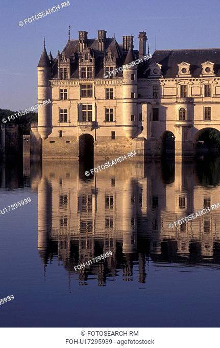 France, castle, Loire Valley, Chenonceau, Loire Castle Region, Indre-et-Loire, Europe, Reflection of 16th century Chateau de Chenonceau in the Cher River