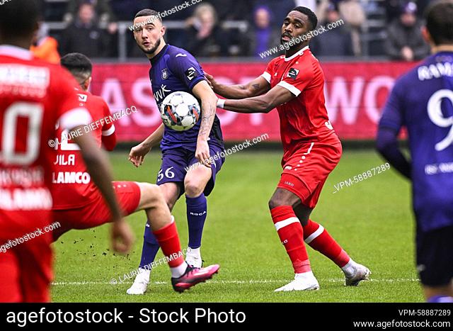 Anderlecht's Zeno Debast and Antwerp's Gyrano Kerk fight for the ball during a soccer match between RSCA Anderlecht and Royal Antwerp FC