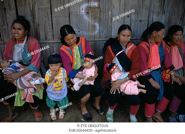 Lisu women and babies