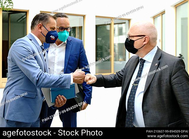 07 June 2021, Berlin: Tino Chrupalla (l), AfD national spokesman, Oliver Kirchner (r), top candidate of the AfD in Saxony-Anhalt, and Martin Reichardt