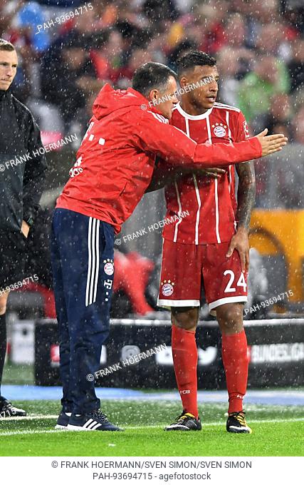 Willy SAGNOL (Co Trainer FCB) mit Corentin TOLISSO (FC Bayern Munich), Gestik, gibt Anweisungen. Fussball 1. Bundesliga, 1