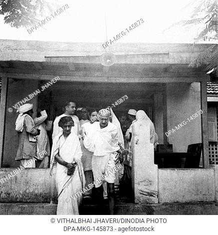 Rajkumari Amrit Kaur , Dr. Dinshah Mehta , Pyarelal Nayar , Sohorabehn , Mahatma Gandhi and others at Pune , 1944 NO MR