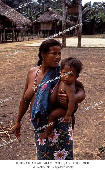 PANAMA Darien Gap -- 1996 -- Embera Wounaan indigenous woman with baby in the Darien Gap of Panama -- Picture by Jonathan Mitchell/Atlas Photo Archive
