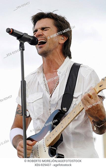 Juanes, cantante, de Colombia cantando en el segundo concierto 'Paz sin Fronteras' que se realizó en la Plaza de la Revolución 'José Martí', en la Habana, Cuba