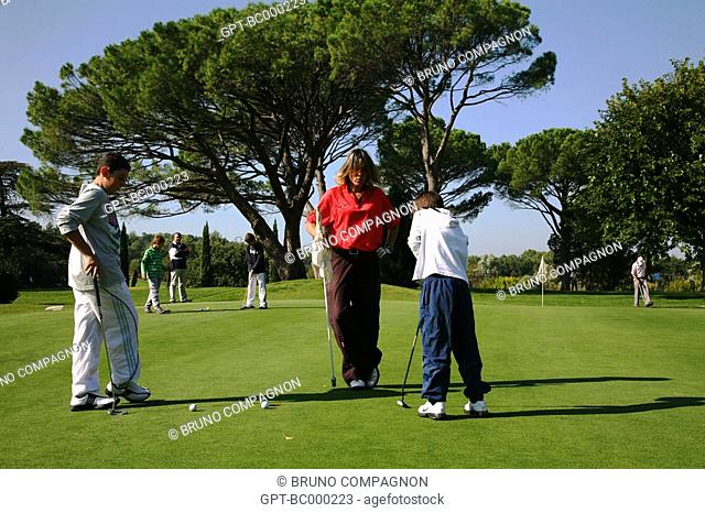 AN INTRODUCTION TO GOLF ON THE FUVEAU GOLF COURSE NEAR THE SAINTE VICTOIRE MOUNTAIN, SWING, GOLF INSTRUCTOR, GOLF LESSONS, AIX EN PROVENCE, BOUCHES-DU-RHONE 13