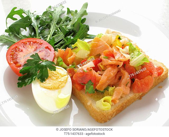 salmon sandwich with vegetable