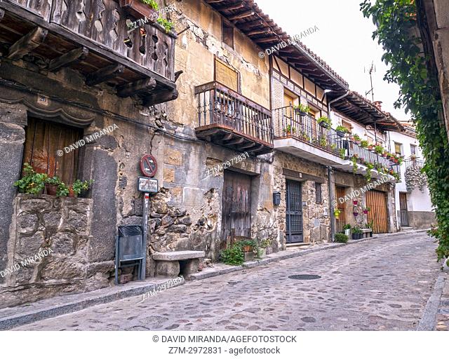 Calle típica de Cuevas del Valle. Barranco de las cinco villas. Valle del Tiétar. Provincia de Ávila, Castile-Leon, Spain