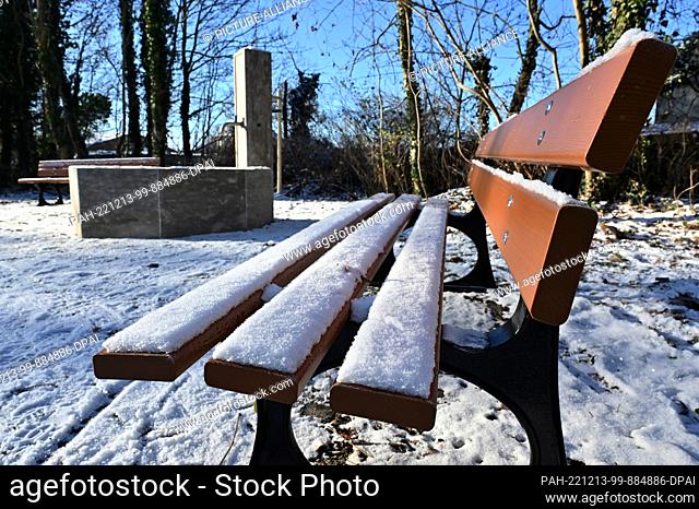 13 December 2022, Thuringia, Weimar: A fountain, benches and an altar table stand at the edge of the new Muslim burial ground in the main cemetery