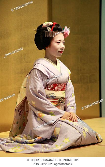 Japan, Kyoto, maiko, apprentice geisha